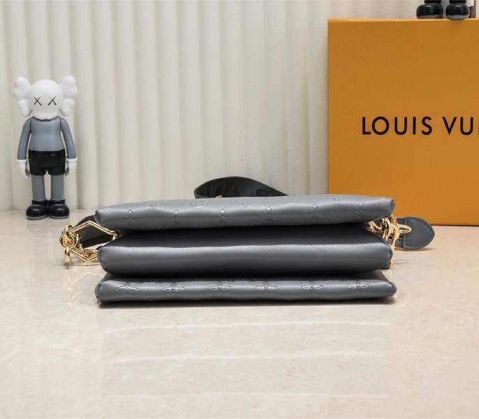 L0vis Vvtt0n Taiga Leather Keepall Bandouliere 50 Travel Bag In Pink