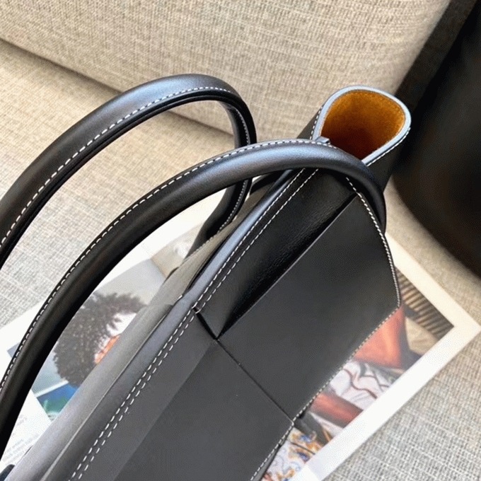 Top Quality Replica B0tt*ga Ven*ta Arco Medium Bag In Black Intrecciato Calfskin