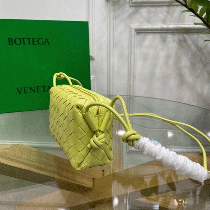 Knockoff B0tt*ga Ven*ta Loop Small Bag Lantern