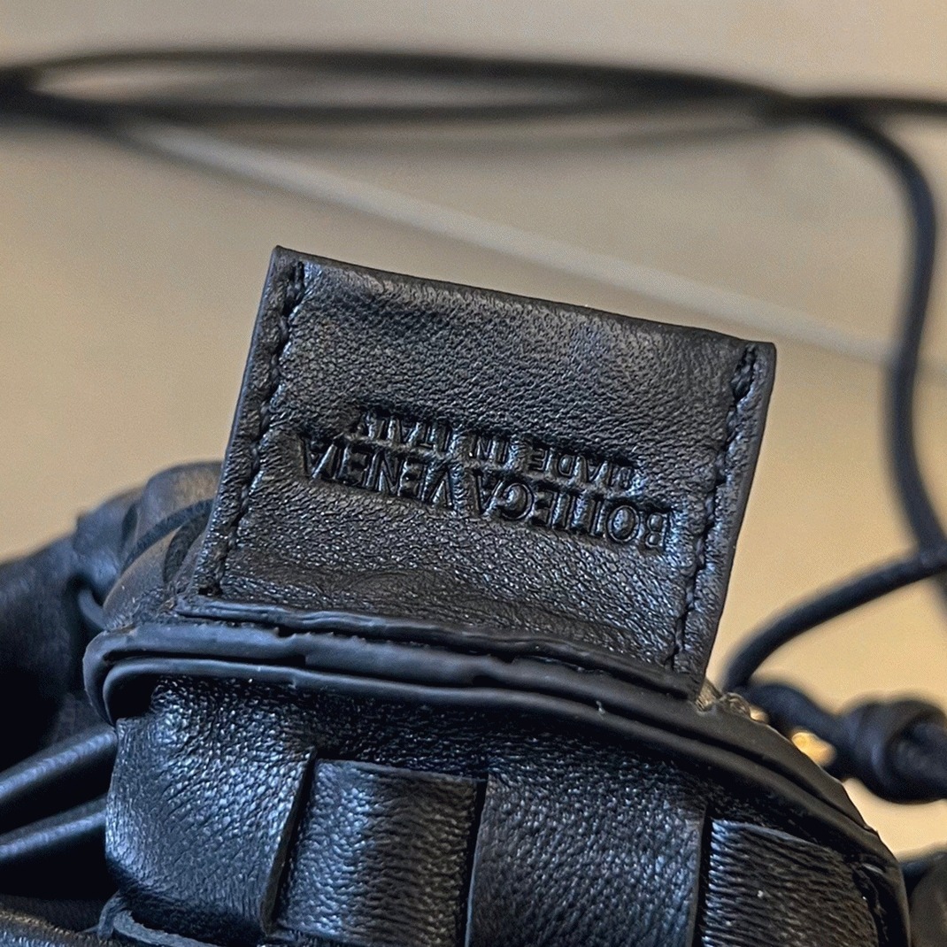 Replica B0tt*ga Ven*ta Sardine Mini Bag Black