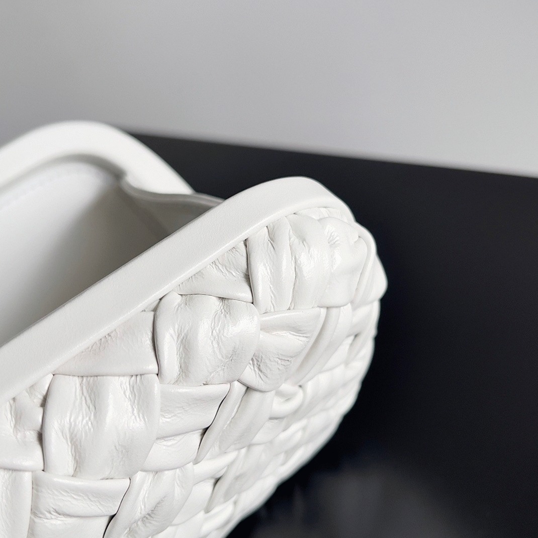 Fake B0tt*ga Ven*ta Knot Minaudiere Clutch White Foulard