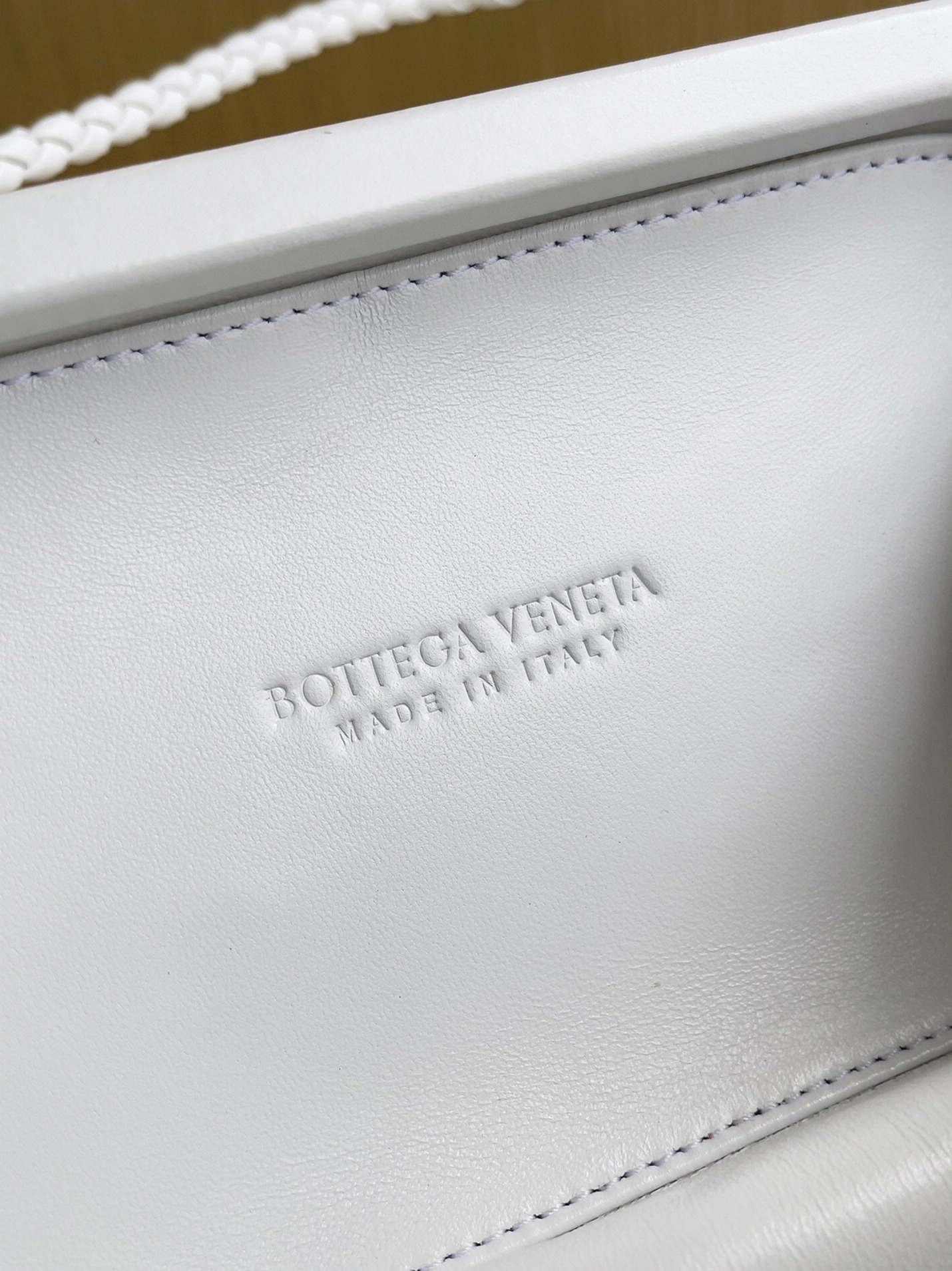 Replica B0tt*ga Ven*ta Knot Minaudiere On Strap White Foulard Intreccio Leather