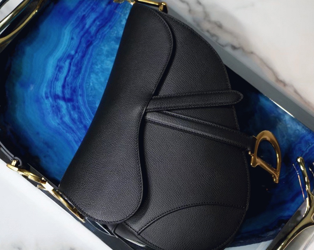 D10r Saddle Bag Fake in Black Grained Calfskin