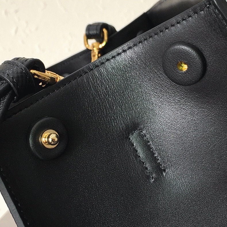 Pra*a Monochrome Small Bag Imitation in Black