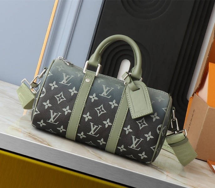 L0vis Vvtt0n Monogram Gradient Canvas Keepall Bandouliere 25 City Bag In Khaki Green