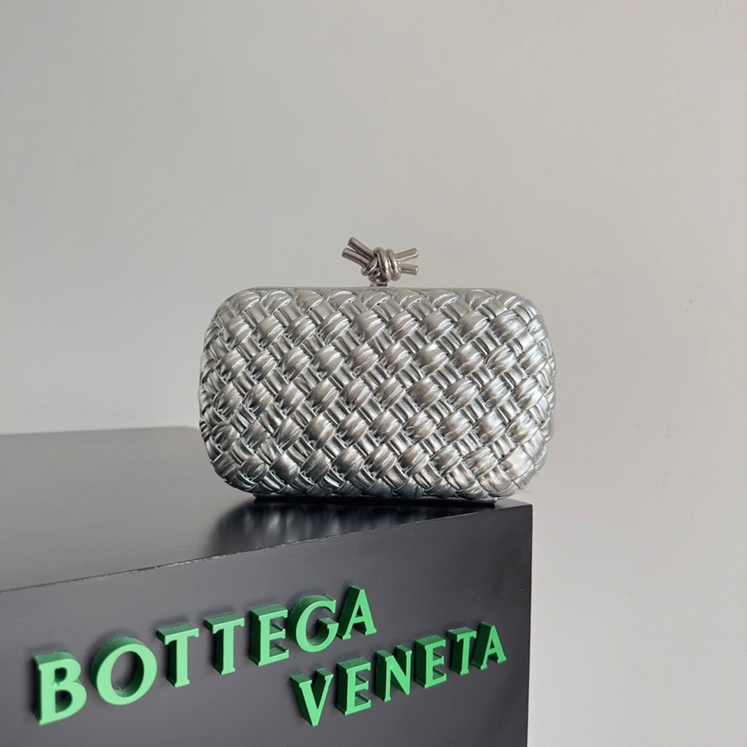 Fake B0tt*ga Ven*ta Knot Minaudiere Clutch Silver Intreccio