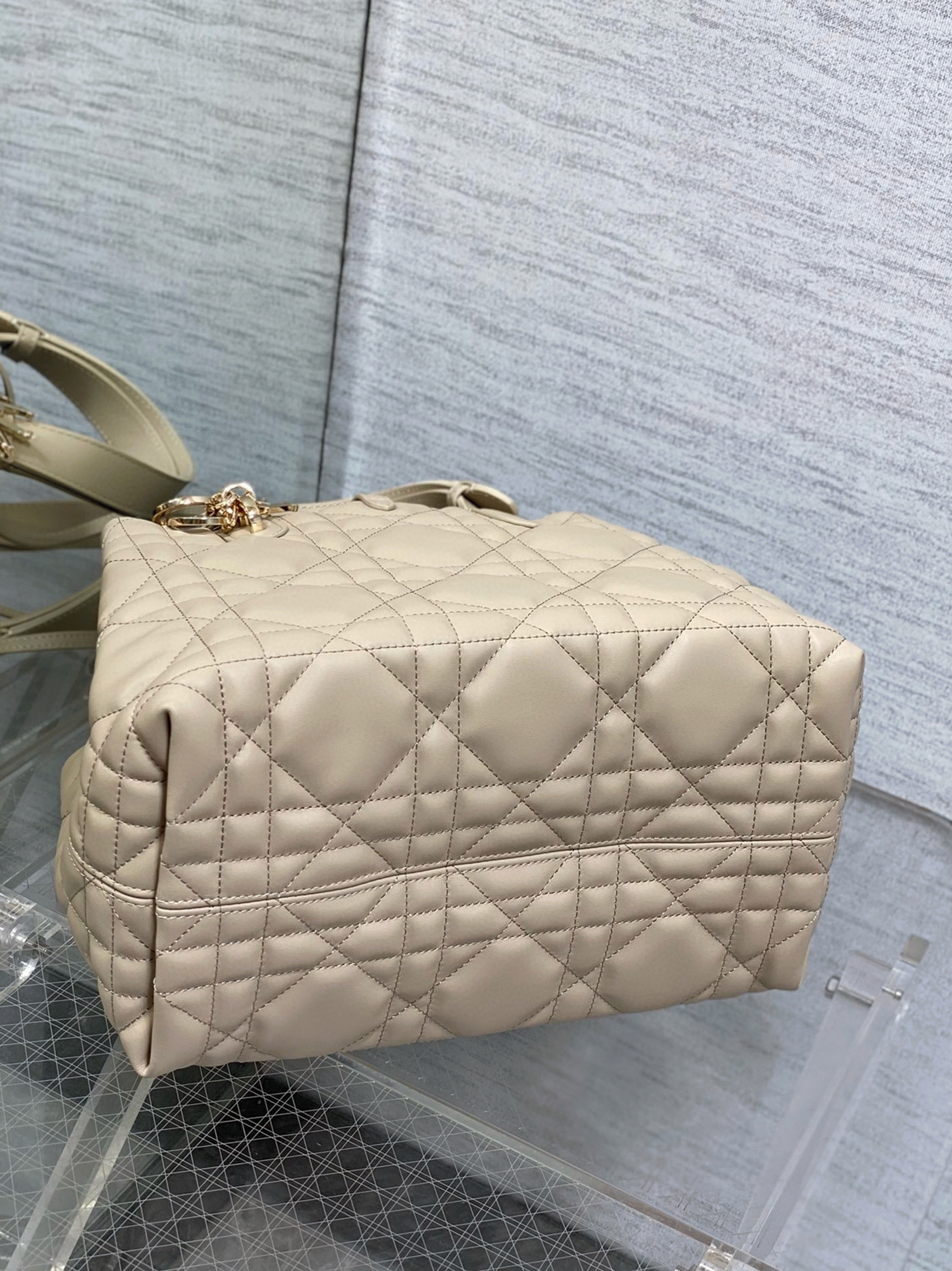 D10r Toujours Medium Bag Knockoff in Beige Macrocannage Calfskin