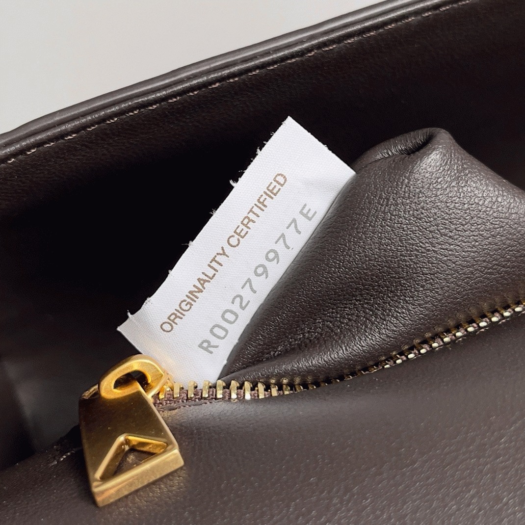 Fake B0tt*ga Ven*ta Mini Andiamo Cross-Body Bag Barolo