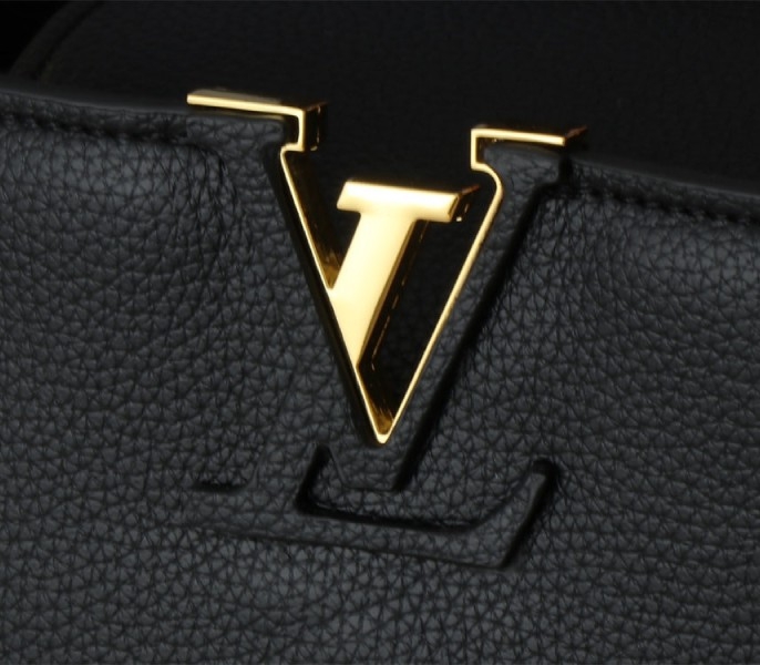 L0vis Vvtt0n Capucines GM Souple Handbag In Black