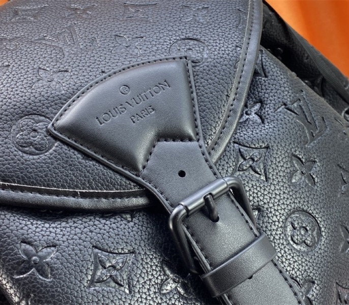 L0vis Vvtt0n Taurillon Leather Montsouris Backpack In Black