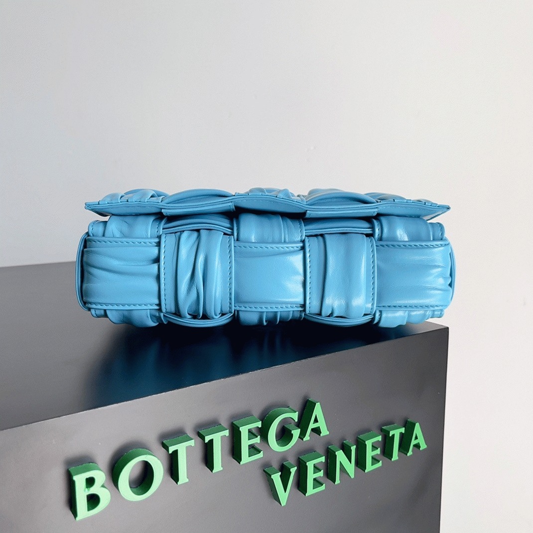 Top Quality B0tt*ga Ven*ta Cassette Bag In Pool Foulard Intreccio Calfskin