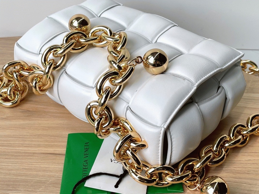 Top Quality Replica B0tt*ga Ven*ta Chain Cassette Bag In White
