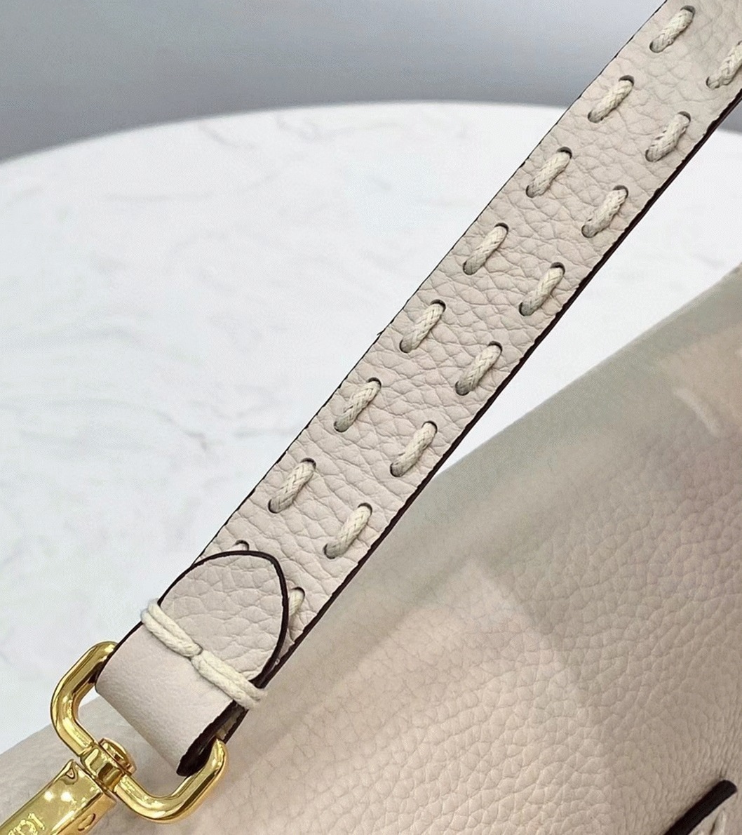 Top Quality Fake F**di Medium Baguette Bag In White