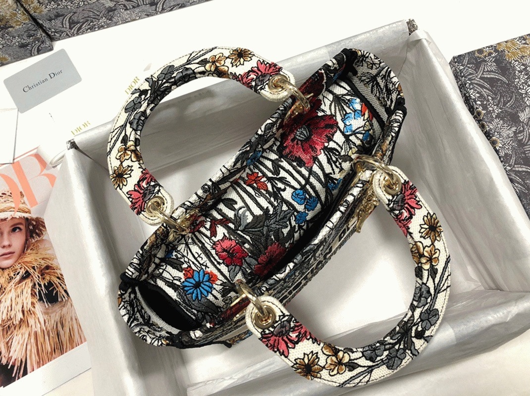 D10r Lady D-Lite Medium Bag Imitation in Mille Fleurs Embroidery