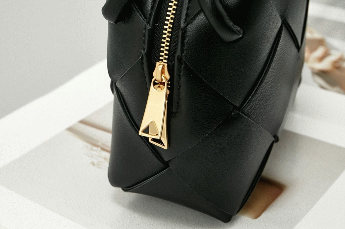 Replica B0tt*ga Ven*ta Mini Cassette Camera Bag Black