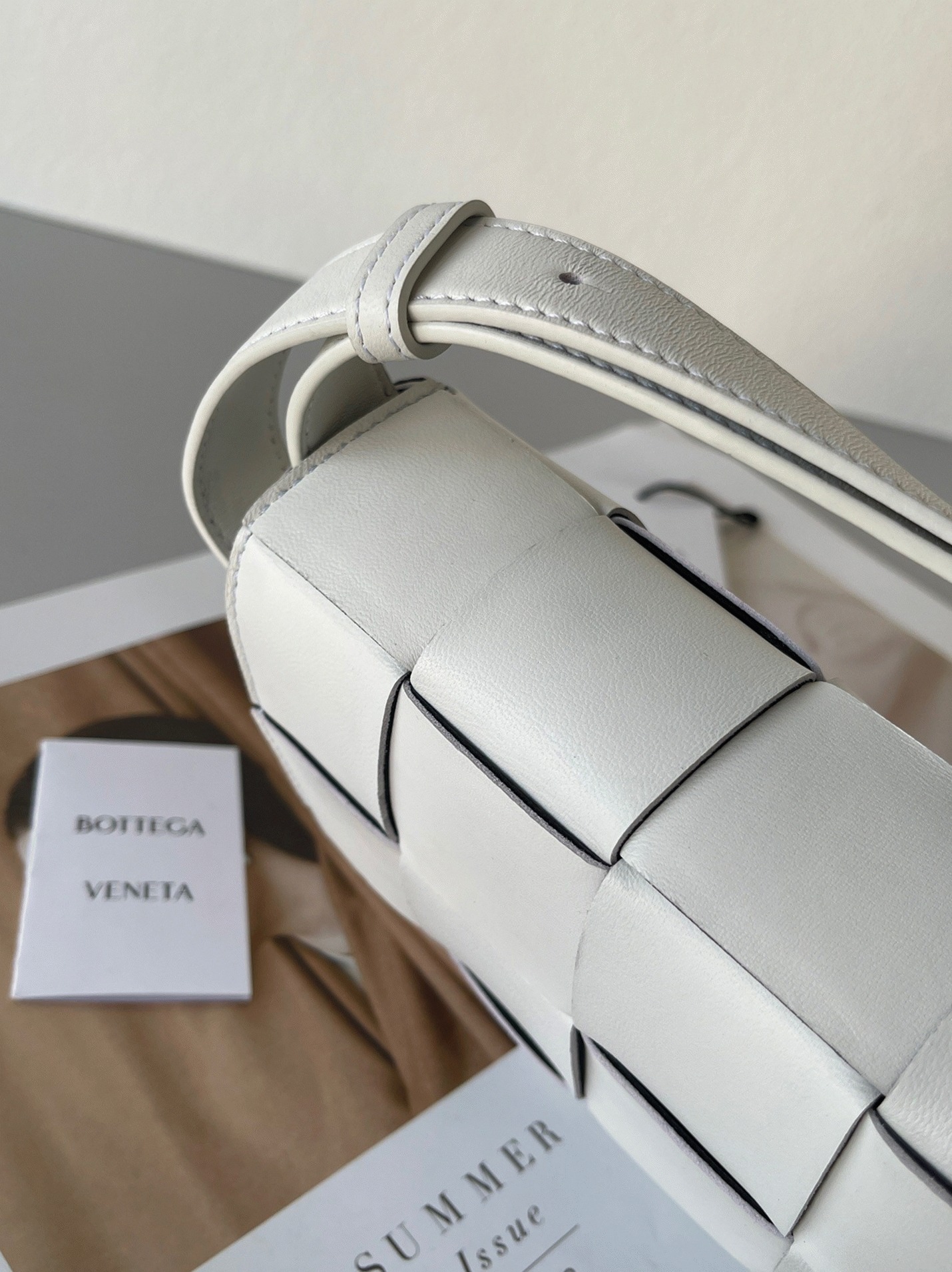 Top Quality Replica B0tt*ga Ven*ta Cassett Bag In White