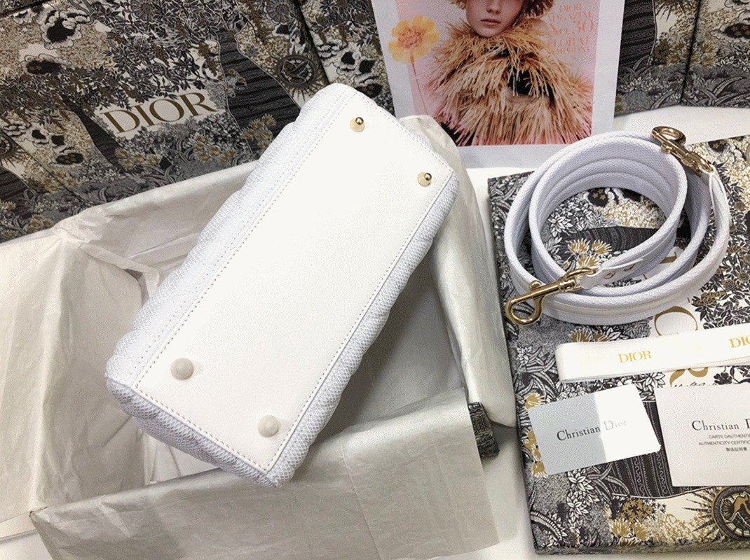 White D10r Lady D-Lite Medium Replica Bag with Macrocannage Texture