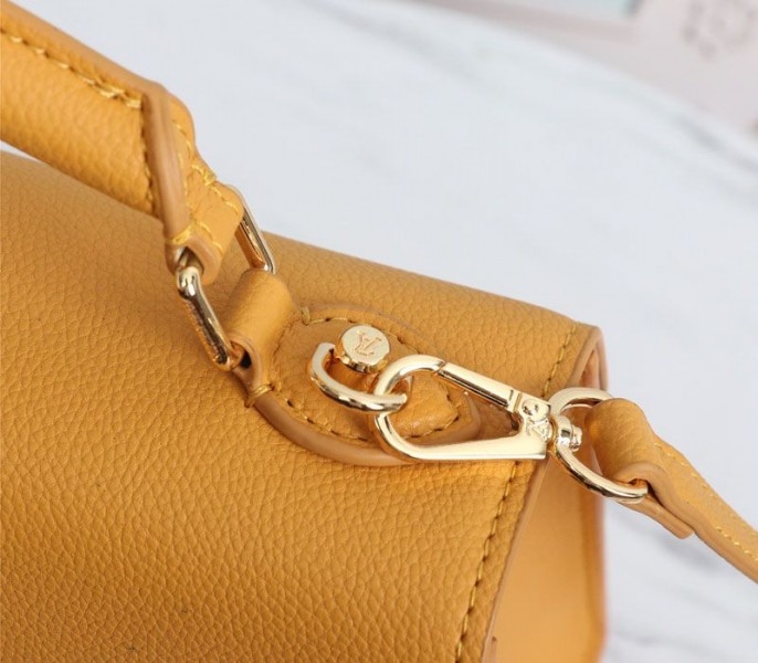 L0vis Vvtt0n Twist One Handle MM Handbag In Vibrant Honey