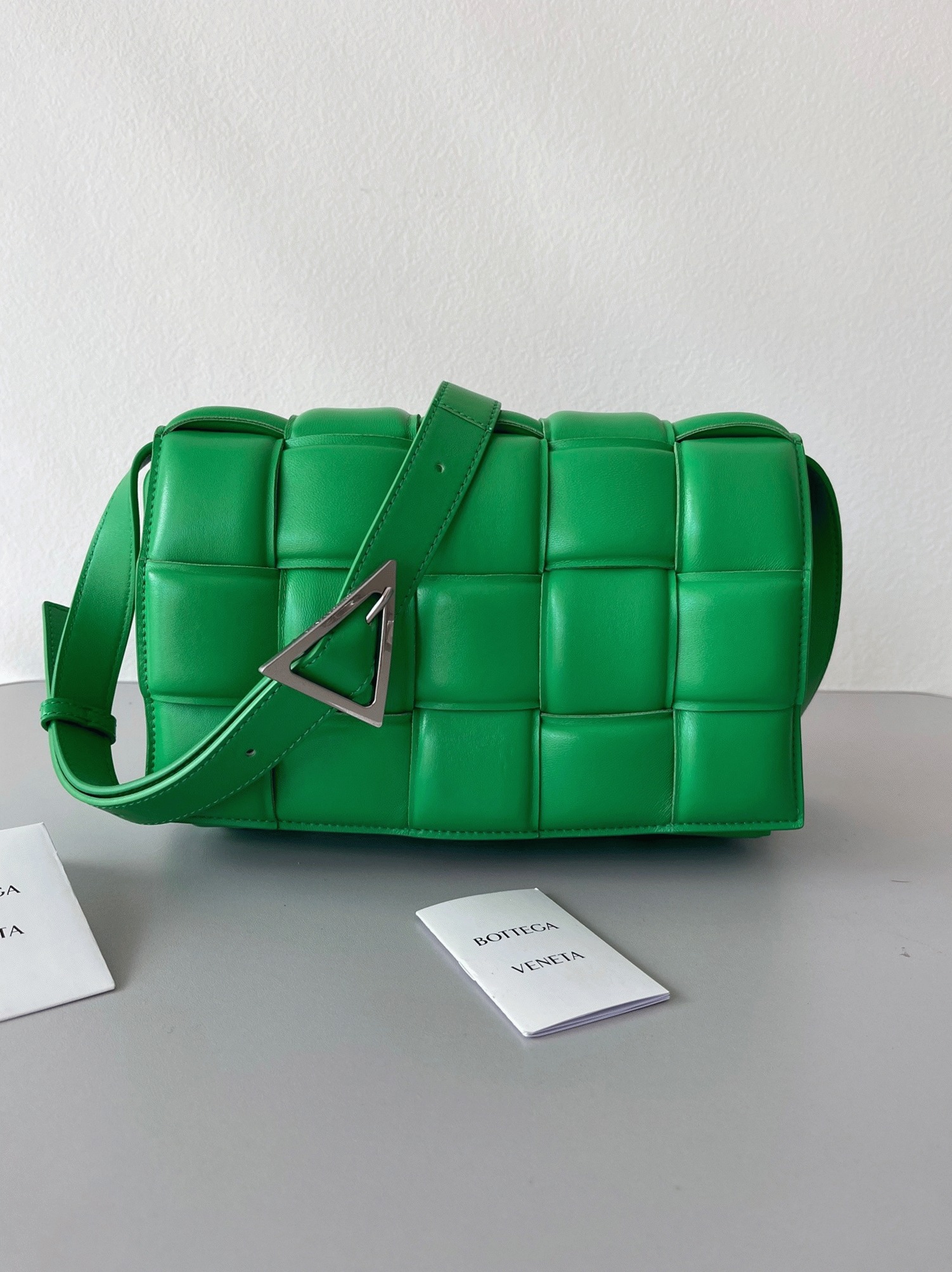 Top Quality Knockoff B0tt*ga Ven*ta Padded Cassette Bag In Parakeet