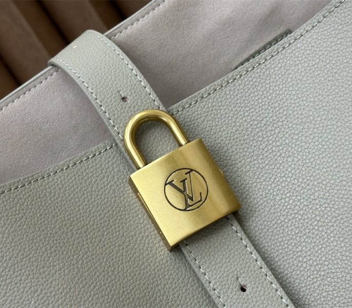 L0vis Vvtt0n Low Key Cabas MM Bag In Limestone Gray