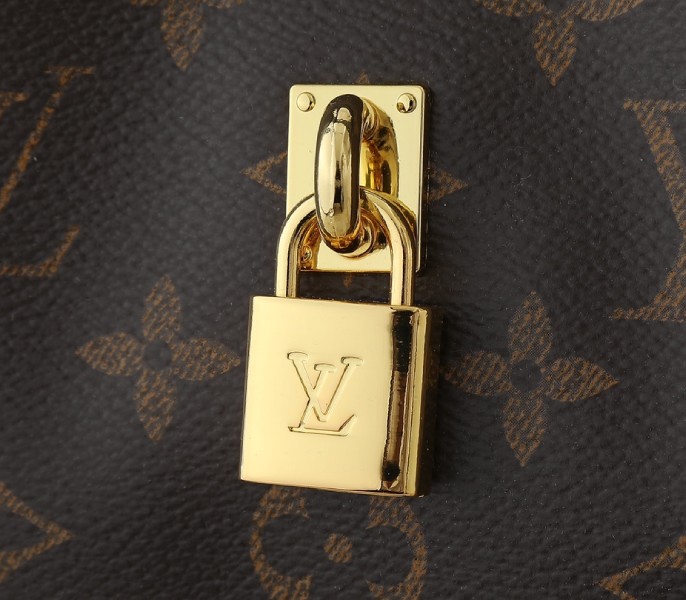 Monogram Canvas The Drop GM