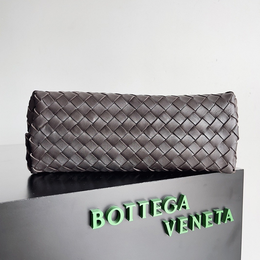 Fake B0tt*ga Ven*ta Large Andiamo Bag Fondant