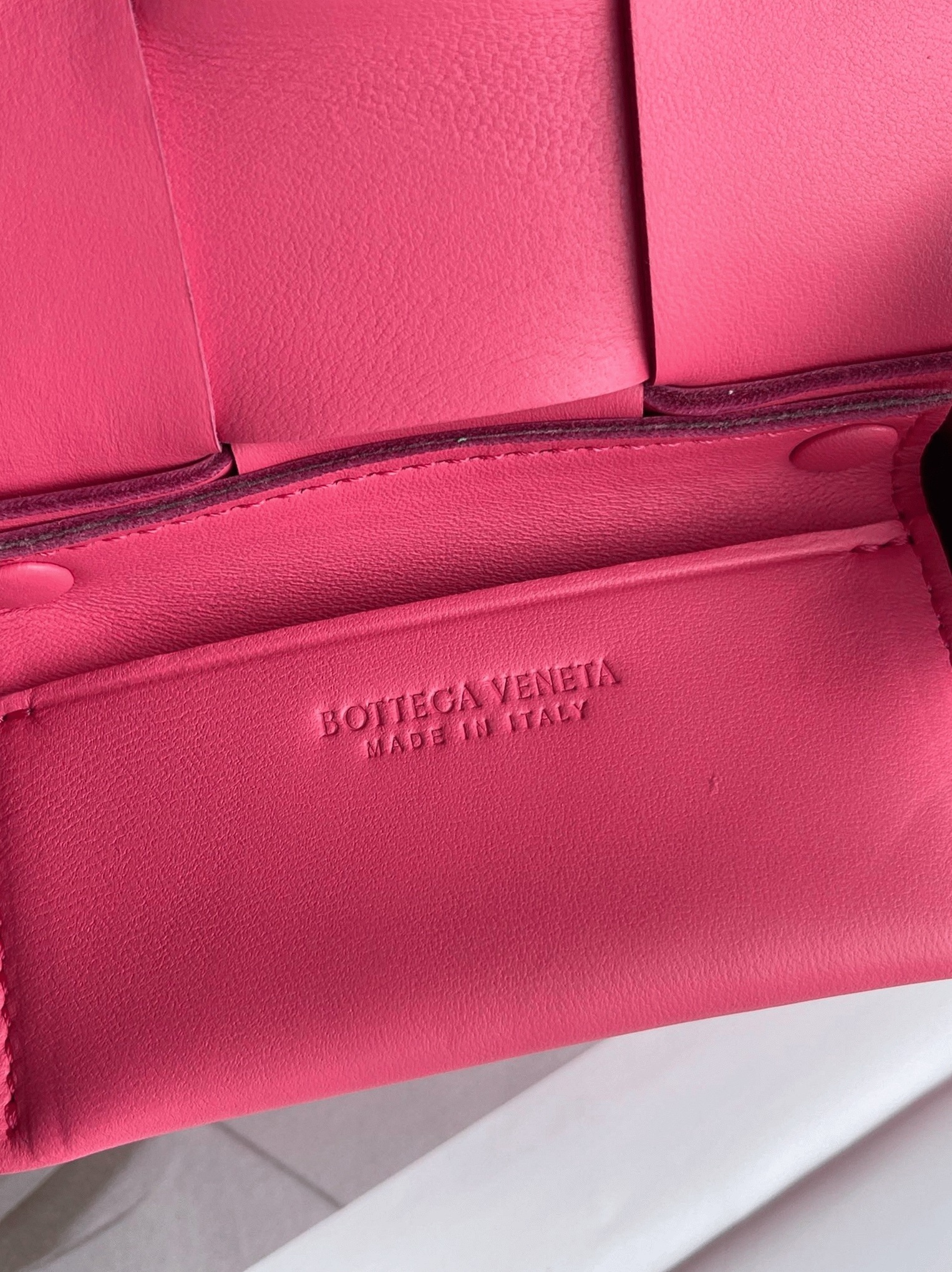 Top Quality Knockoff B0tt*ga Ven*ta Candy Cassette Bag In Cranberry