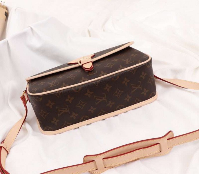 L0vis Vvtt0n Monogram Canvas Sologne PM Bag