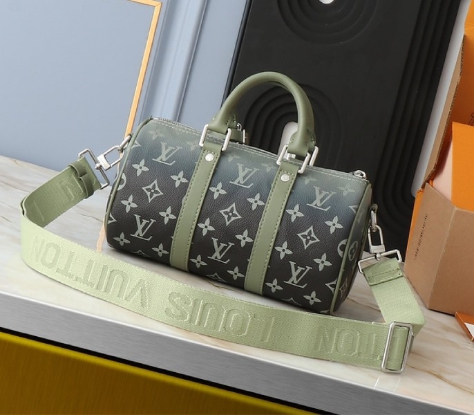 L0vis Vvtt0n Monogram Gradient Canvas Keepall Bandouliere 25 City Bag In Khaki Green