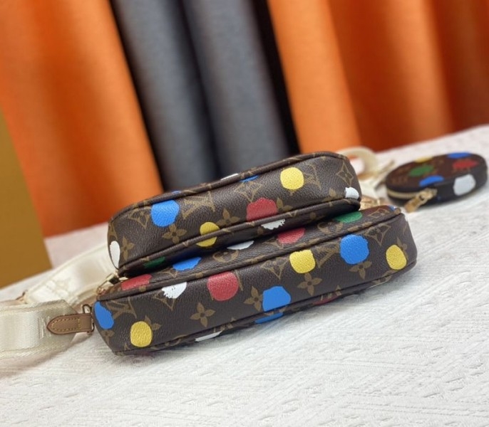 L0vis Vvtt0n X YK Monogram Canvas Multi Pochette Accessoires