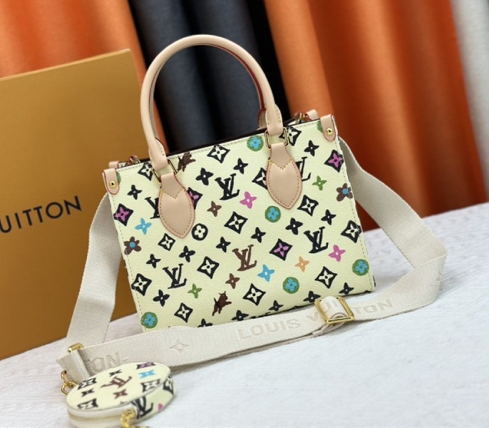 L0vis Vvtt0n Monogram Craggy Onthego PM Tote In Vanilla