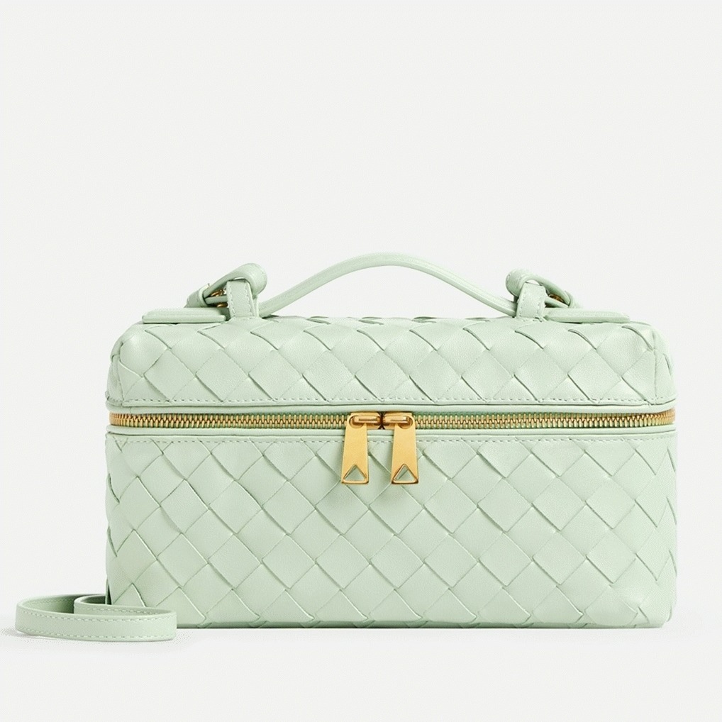 Fake B0tt*ga Ven*ta Bang Bang Vanity Case Mint