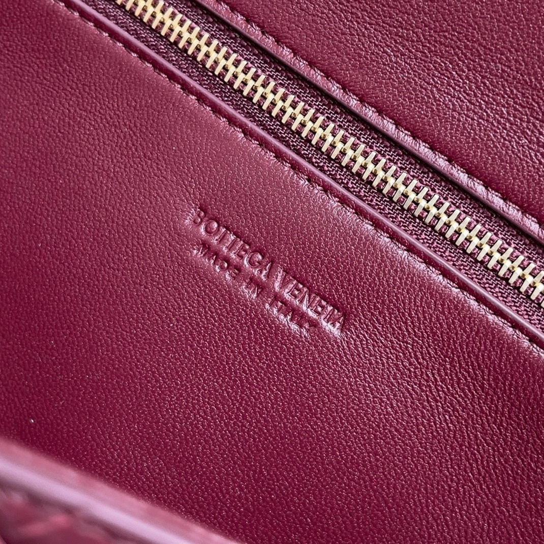 Replica B0tt*ga Ven*ta Andiamo Clutch with Handle Barolo Intrecciato Lambskin