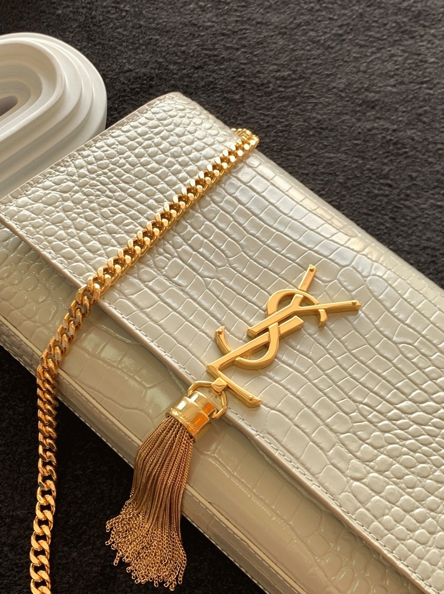Replica Sa1nt Lau*nt Kate Medium Tassel Bag White Crocodile-embossed Leather