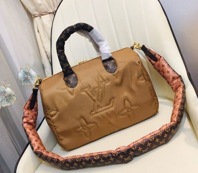 L0vis Vvtt0n Econyl Regenerated Nylon Speedy Bandouliere 30 Handbag In Beige