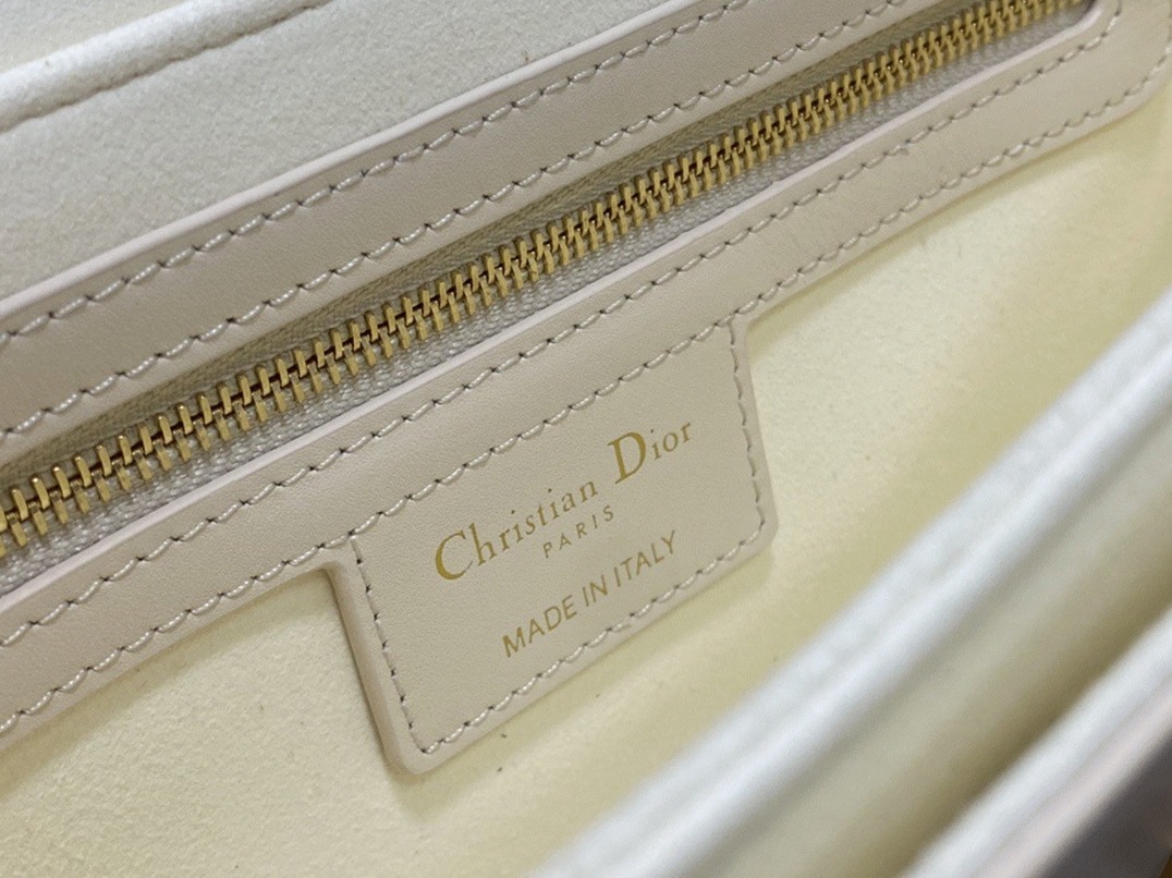 D10r 30 Montaigne Avenue Bag Replica in White Box Calfskin