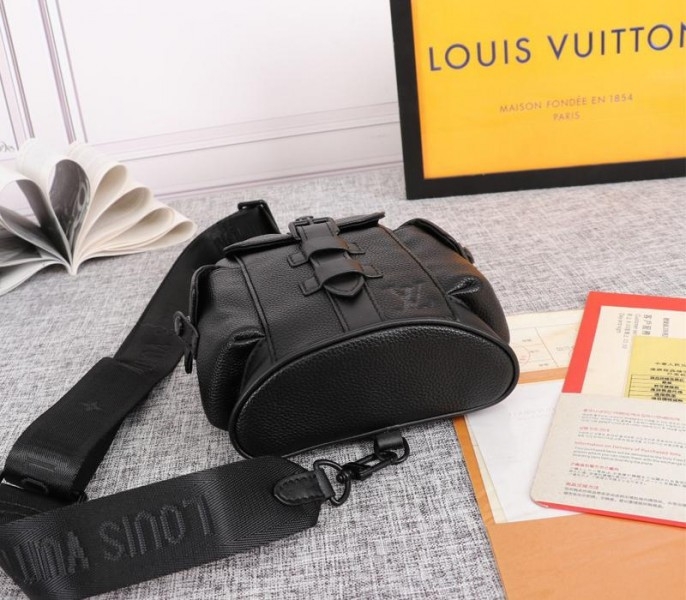 L0vis Vvtt0n Taurillon Leather Christopher XS Backpack In Black