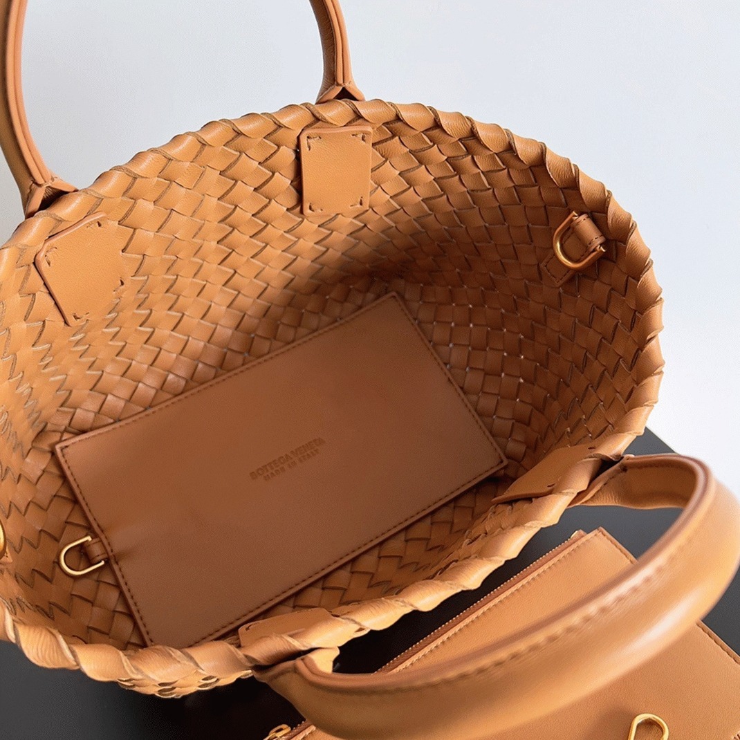 Top Quality Replica B0tt*ga Ven*ta Cabat Mini Bag In Caramel Intrecciato Lambskin