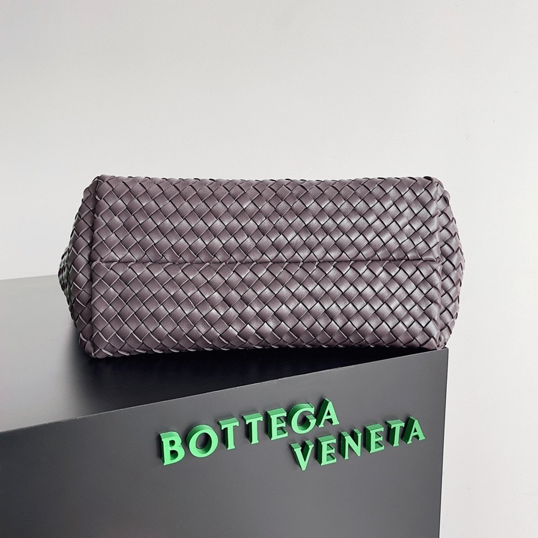 Top Quality Fake B0tt*ga Ven*ta Cabat Medium Bag In Fondant Intrecciato Lambskin