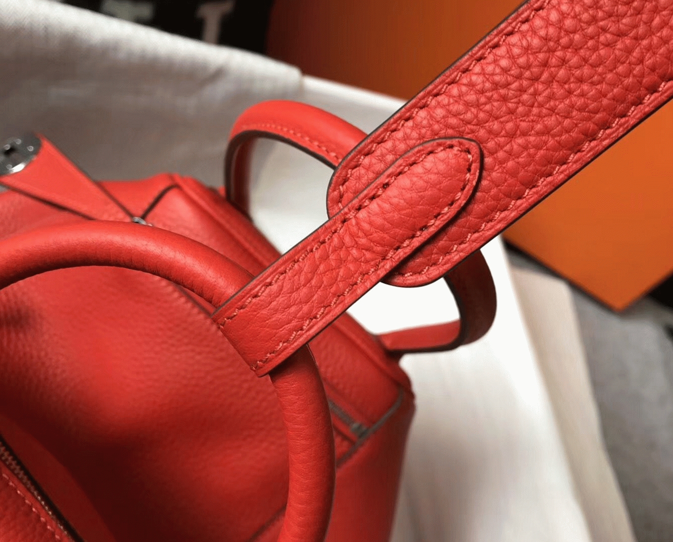 Fake H**me5 Lindy 26cm handbag in red