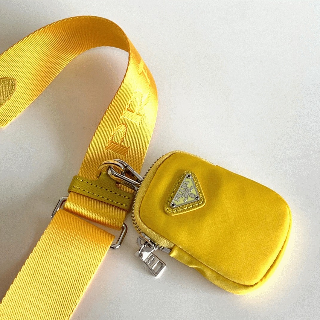 Pra*a Re-Edition Shoulder Bag Fake in Yellow
