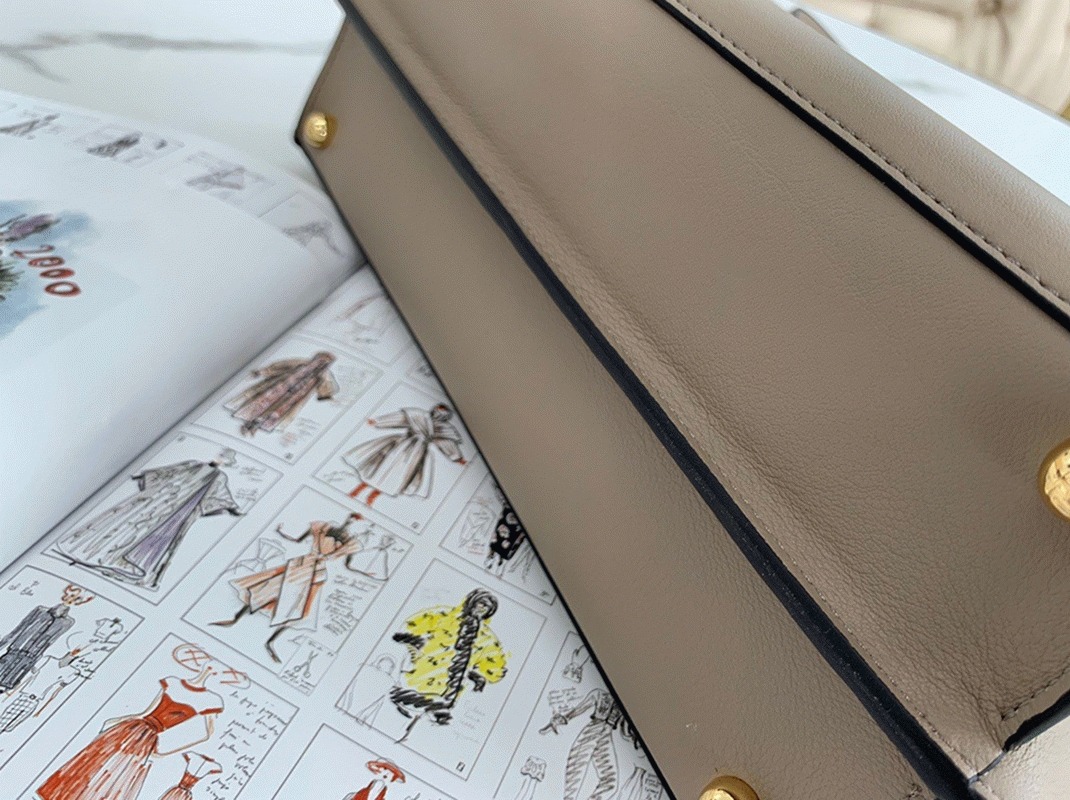 Top Quality Knockoff F**di Peekaboo ISeeU Medium Bag In Grey Calfskin