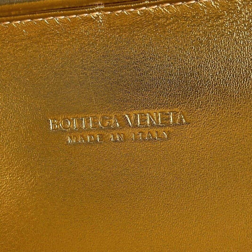 Fake B0tt*ga Ven*ta Knot Minaudiere Clutch Gold Sequins