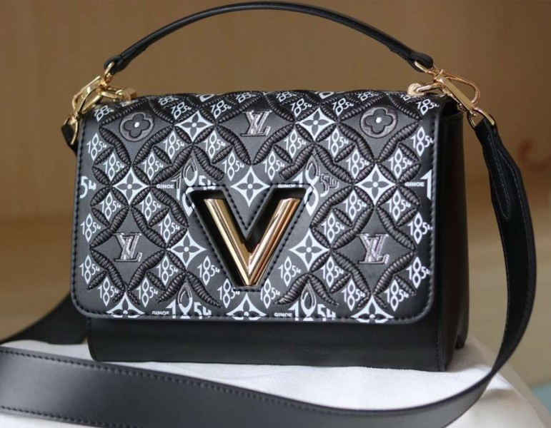 L0vis Vvtt0n Since 1854 Twist MM Bag
