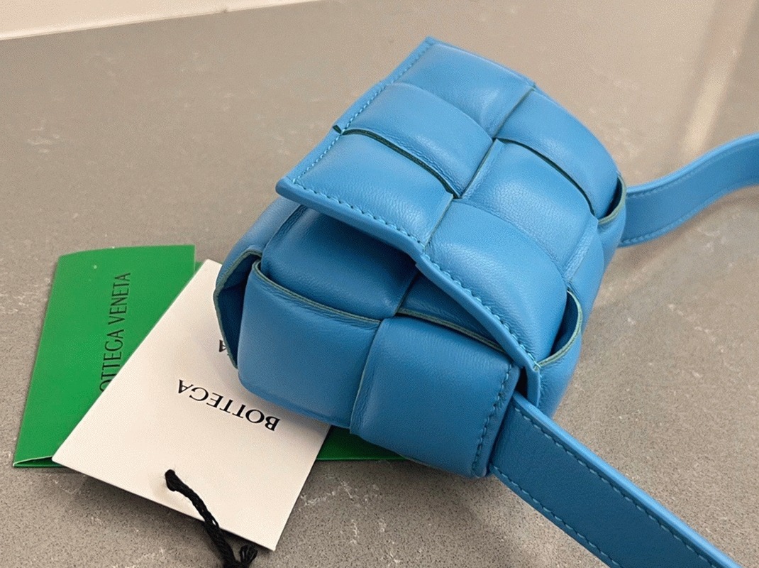 Top Quality Fake B0tt*ga Ven*ta Candy Padded Cassette Bag In Pool