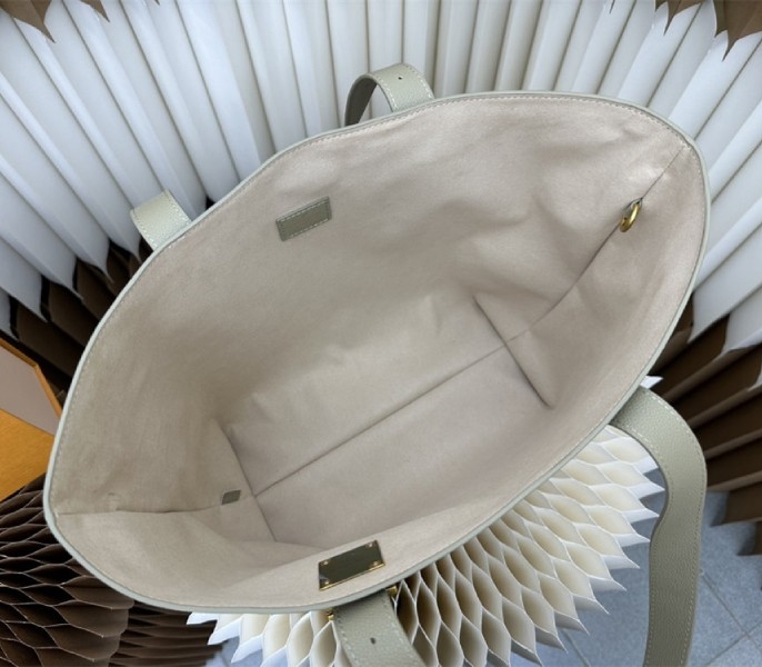 L0vis Vvtt0n Low Key Cabas MM Bag In Limestone Gray