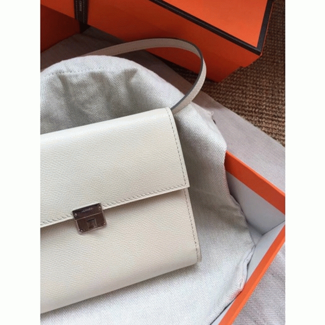 White top knockoff H**me5 Clic wallet with strap