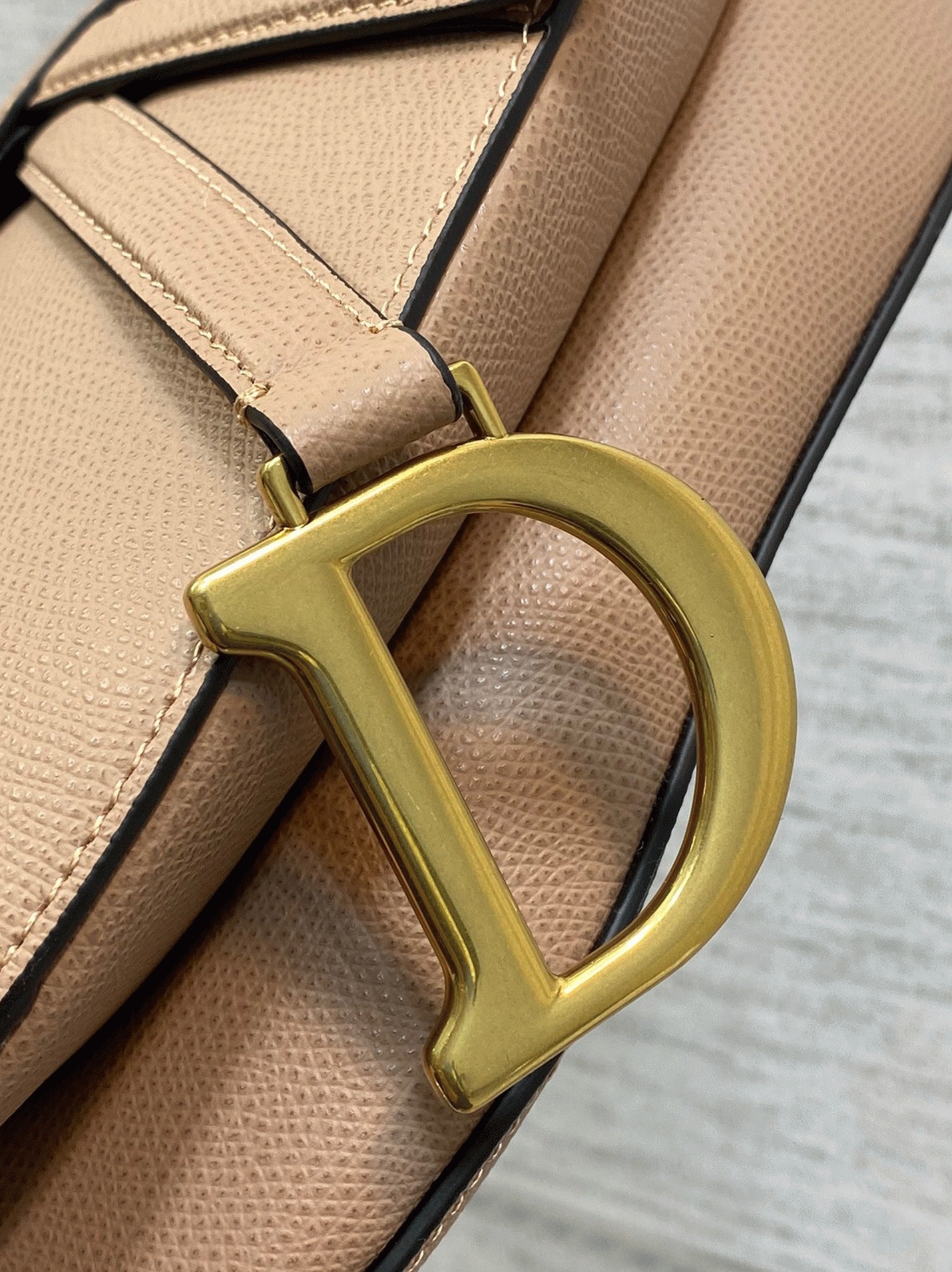 D10r Saddle Bag with Strap Knockoff in Blush Grained Calfskin