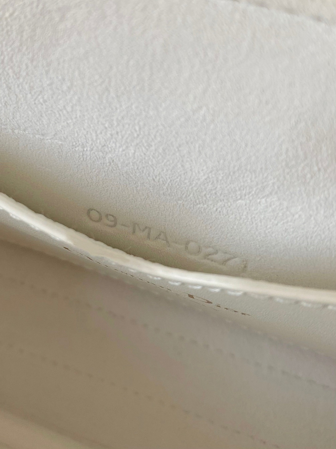 D10r Bobby East-West Bag Fake in White