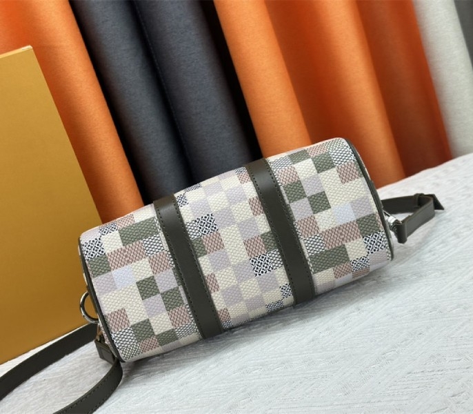 L0vis Vvtt0n Damoflage Canvas Keepall Bandouliere 25 In Khaki